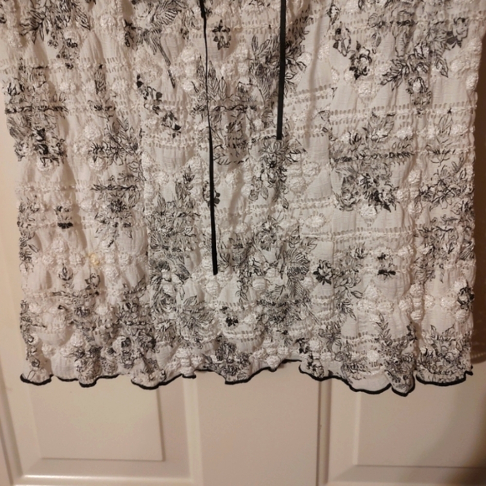 🖤🤍🖤 Romantic Black & White Sheer Floral Lace & Satin Top - L - Picture 7 of 11